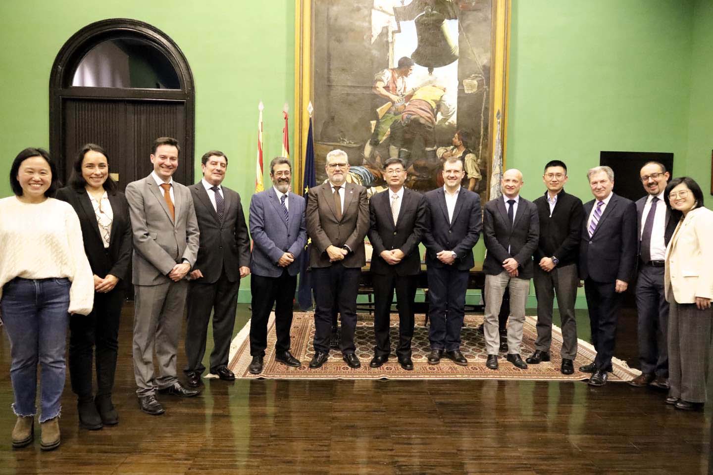 拥抱开放发展，实现合作共赢