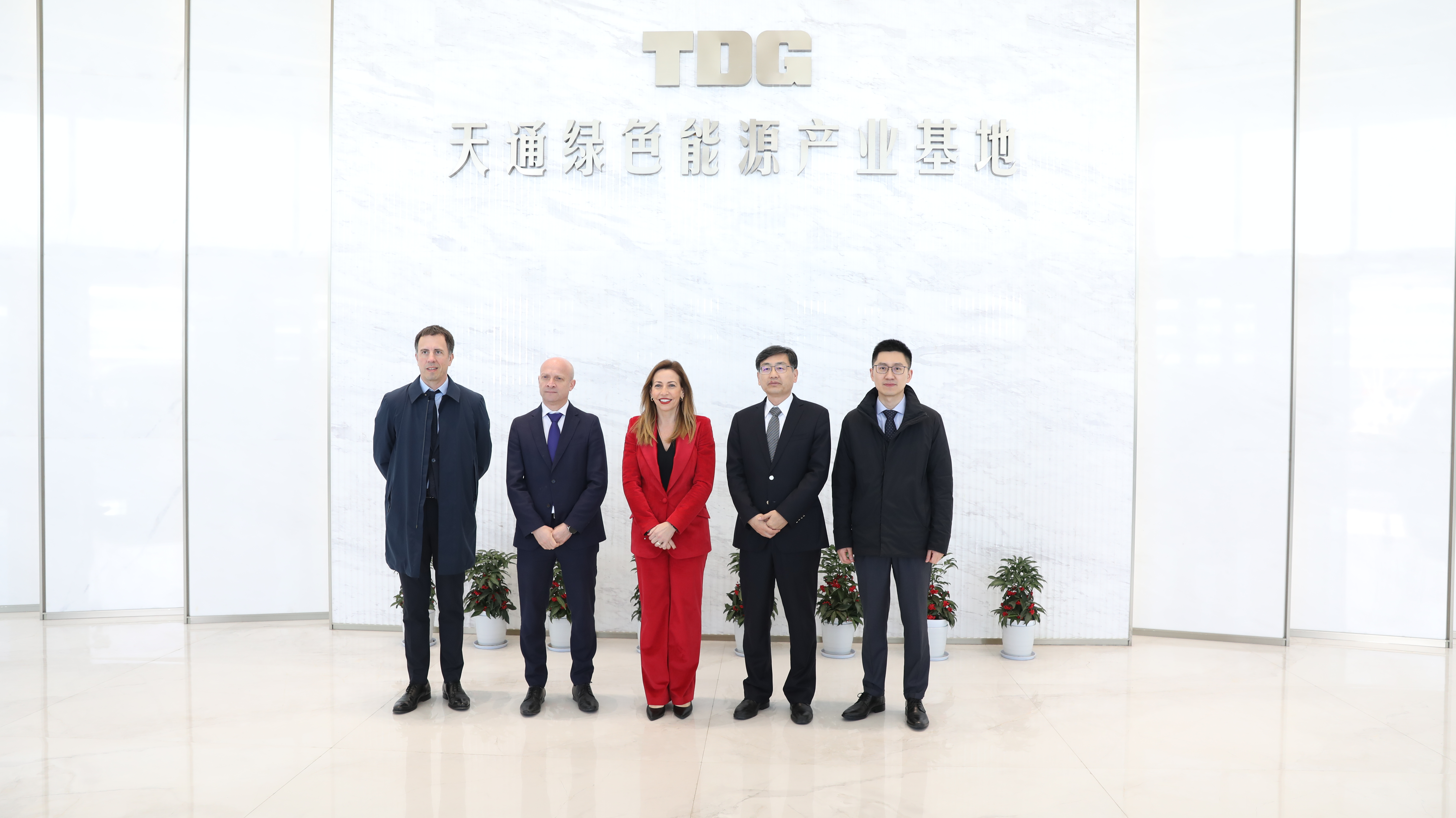 共赏智能制造新风采|西班牙萨拉戈萨市长率团参观天通优能绿色能源工厂